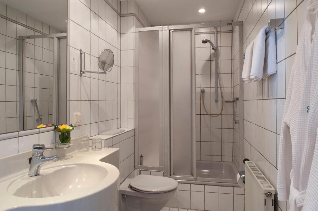 Landhotel Sauerlaender Hof เอสลัวห์ ภายนอก รูปภาพ