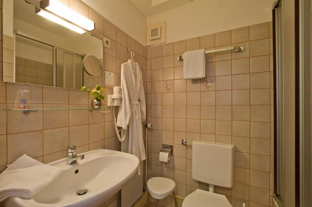 Landhotel Sauerlaender Hof เอสลัวห์ ห้อง รูปภาพ